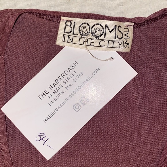 Blooms in the City Asymmetrical Tunic Tee - Picture 10 of 12